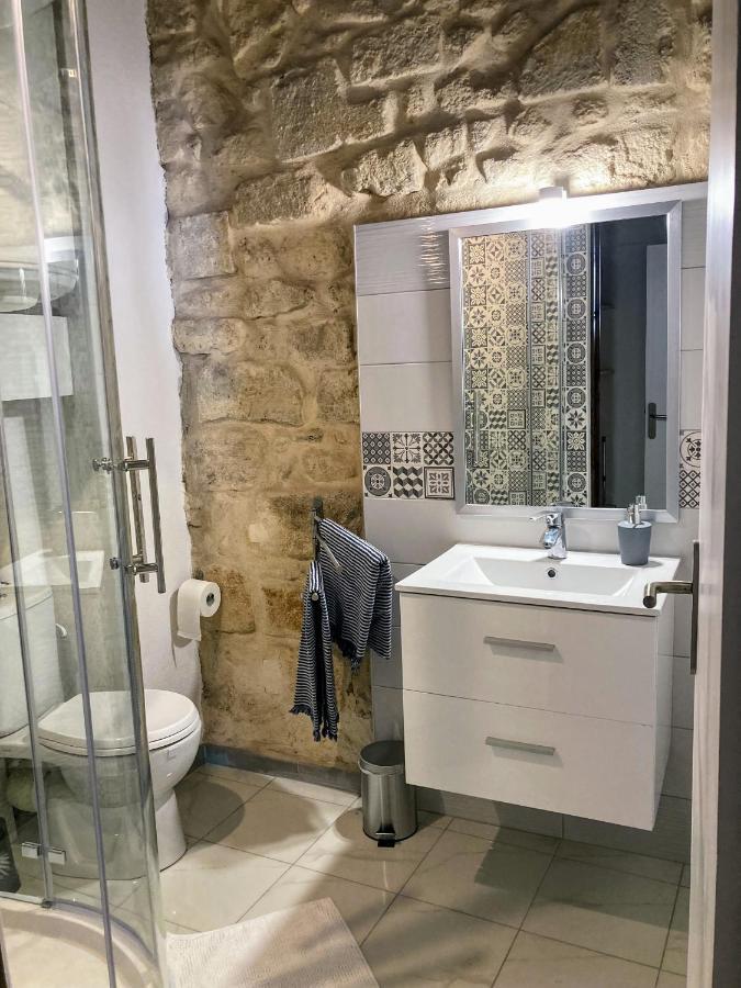 Immeuble 3 Apparts Centre Historique St Gilles Maisoncarreeconciergerie Saint-Gilles  Esterno foto