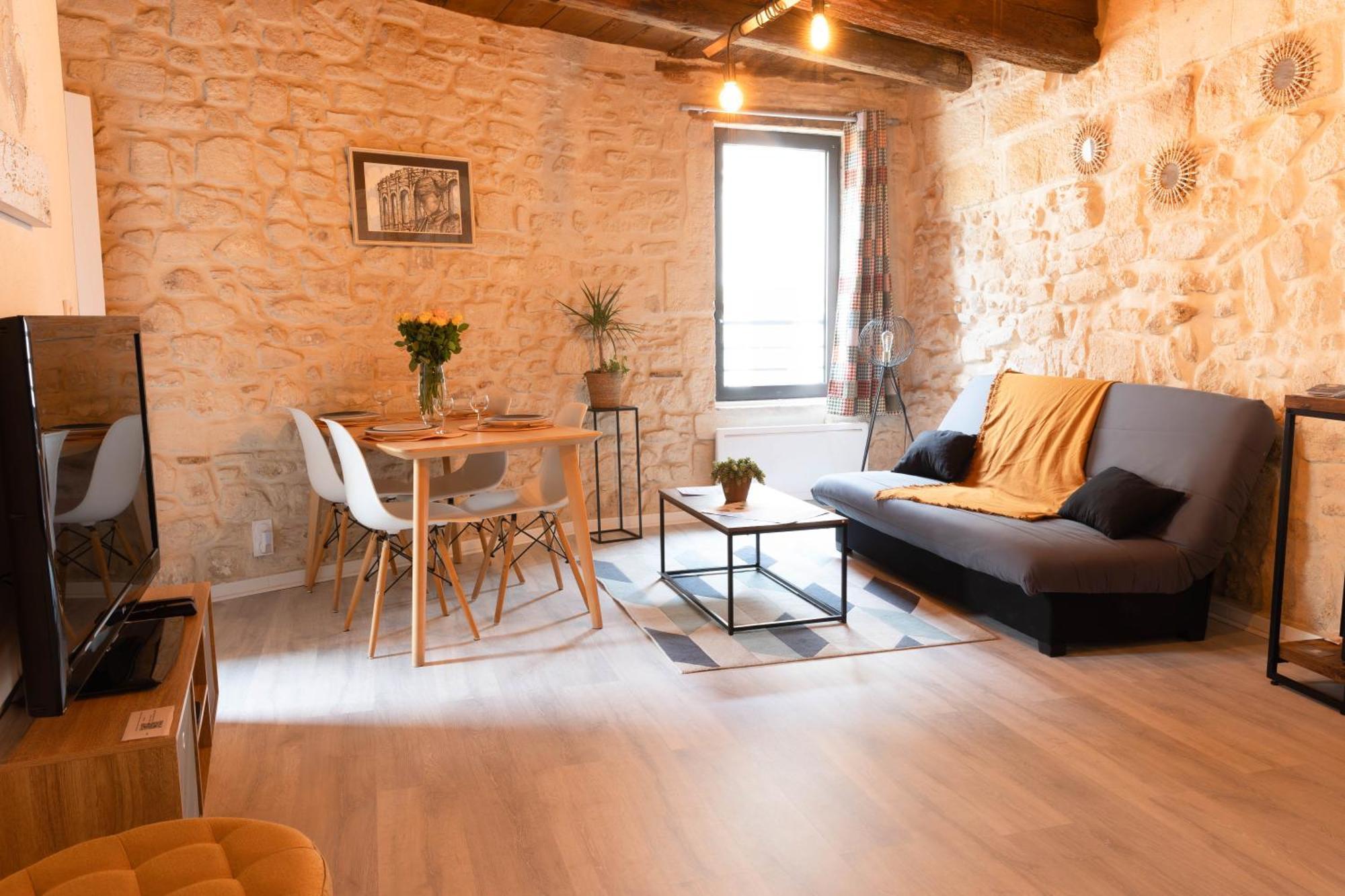 Immeuble 3 Apparts Centre Historique St Gilles Maisoncarreeconciergerie Saint-Gilles  Esterno foto