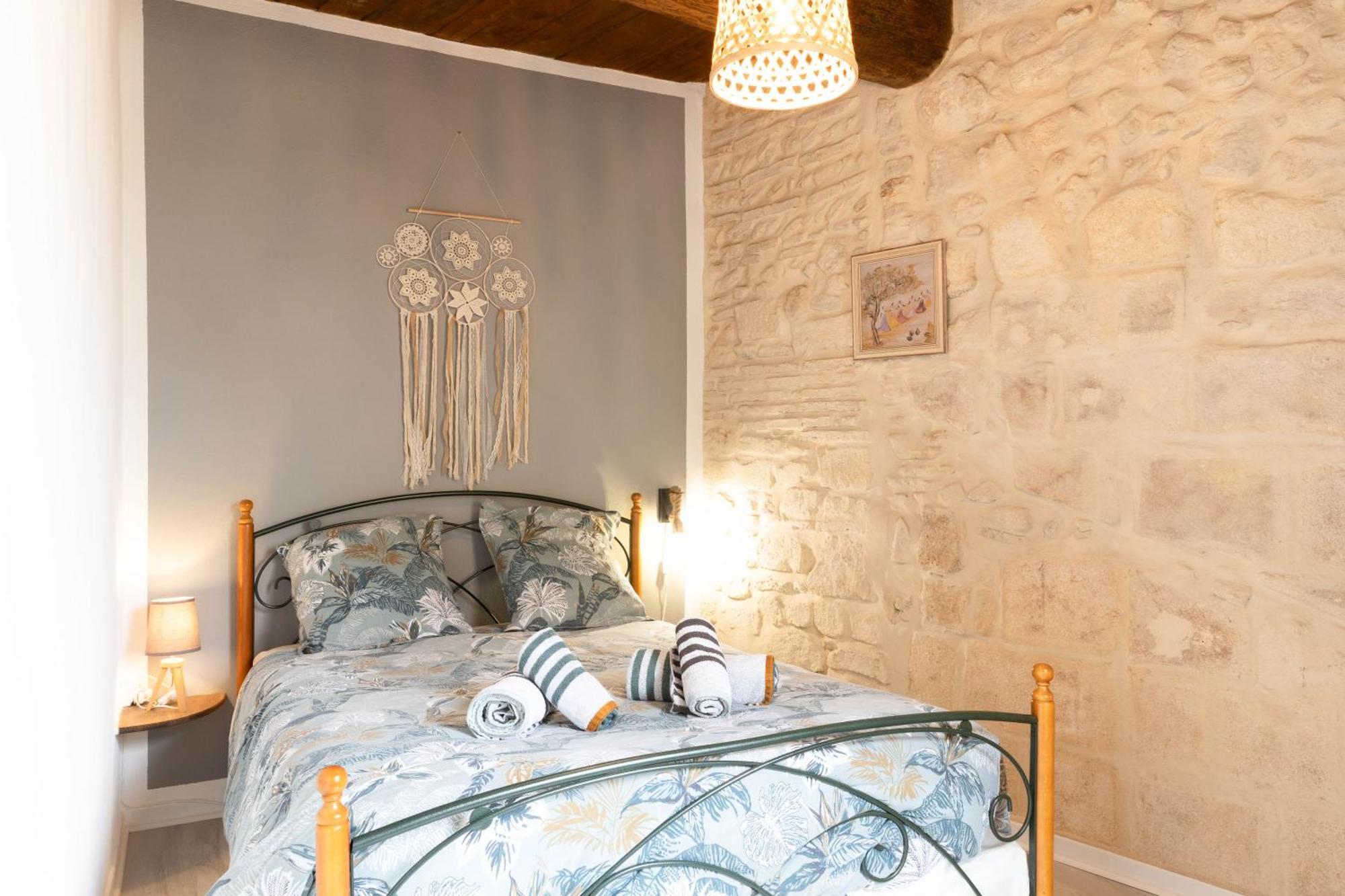 Immeuble 3 Apparts Centre Historique St Gilles Maisoncarreeconciergerie Saint-Gilles  Esterno foto