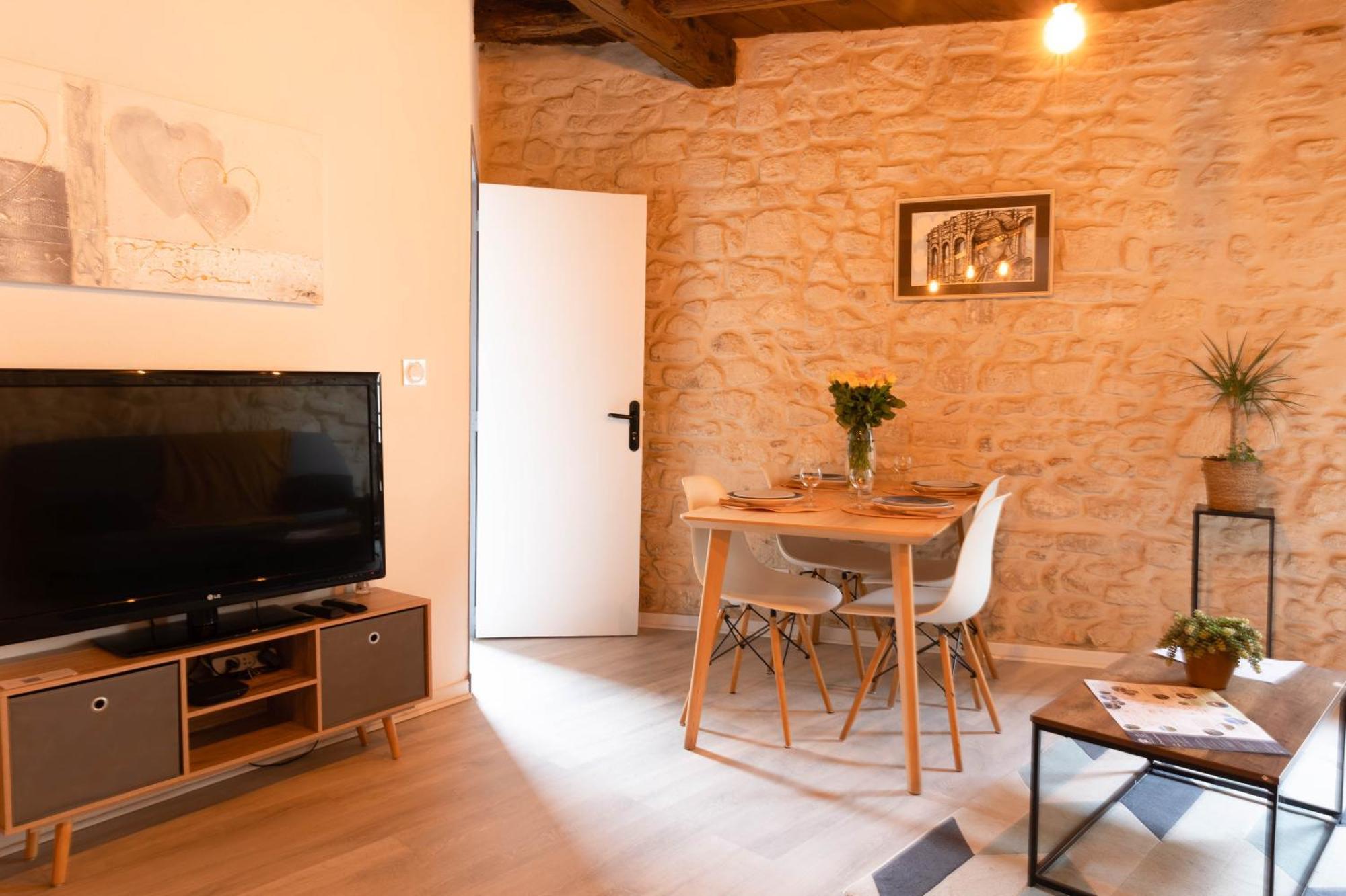 Immeuble 3 Apparts Centre Historique St Gilles Maisoncarreeconciergerie Saint-Gilles  Esterno foto