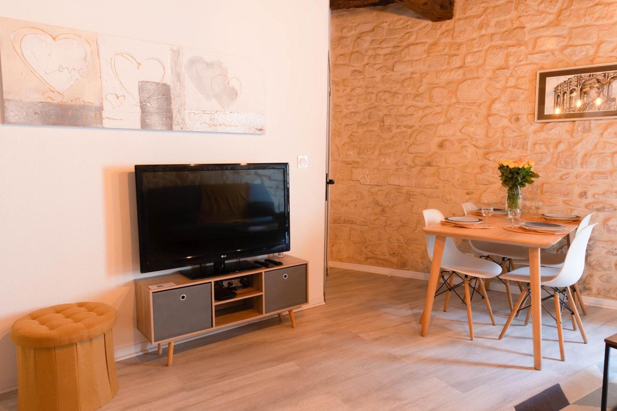 Immeuble 3 Apparts Centre Historique St Gilles Maisoncarreeconciergerie Saint-Gilles  Esterno foto