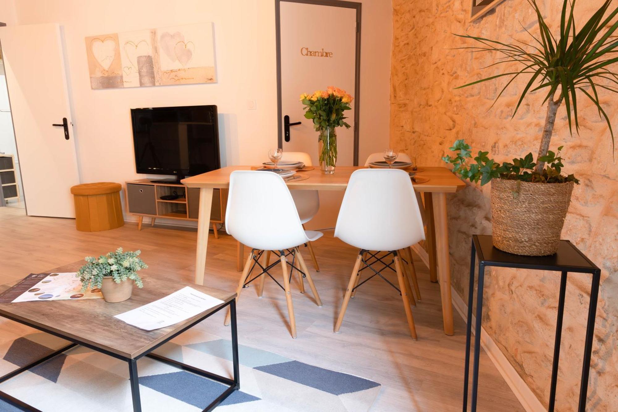 Immeuble 3 Apparts Centre Historique St Gilles Maisoncarreeconciergerie Saint-Gilles  Esterno foto